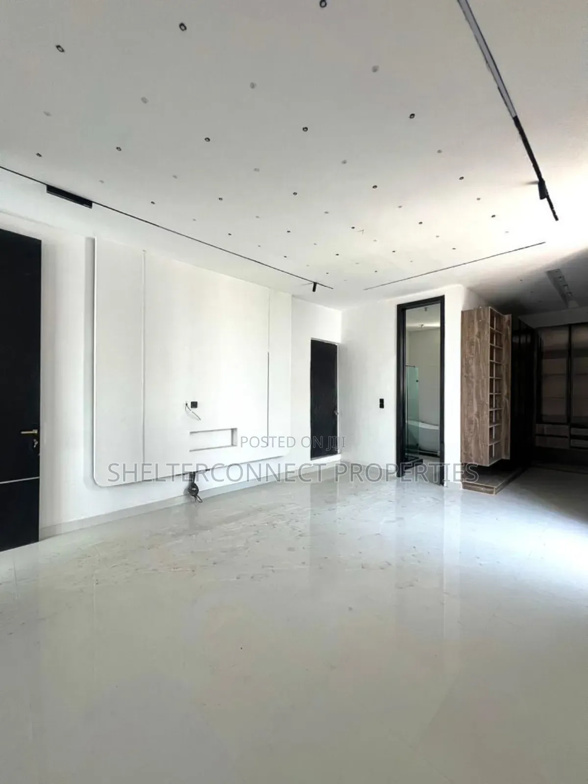 5bdrm Duplex in Chevron for sale in Chevron