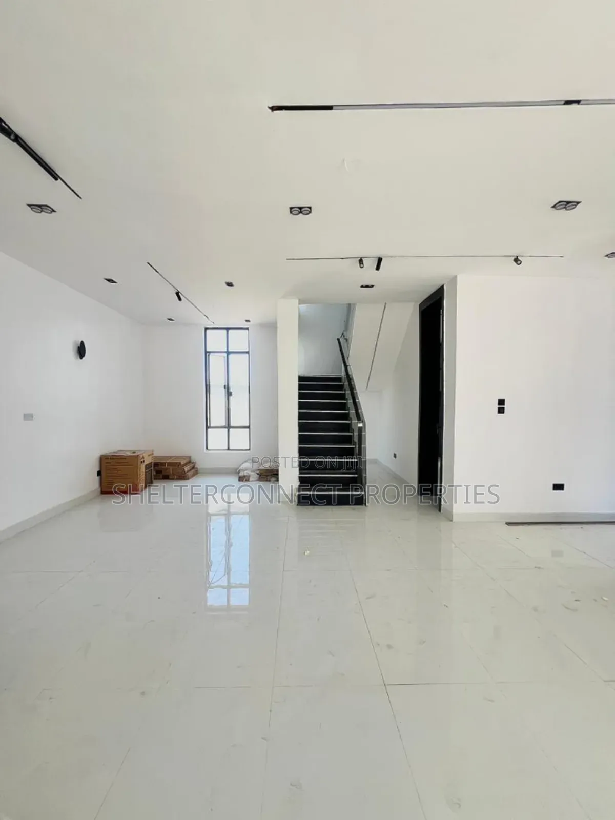 5bdrm Duplex in Chevron for sale in Chevron