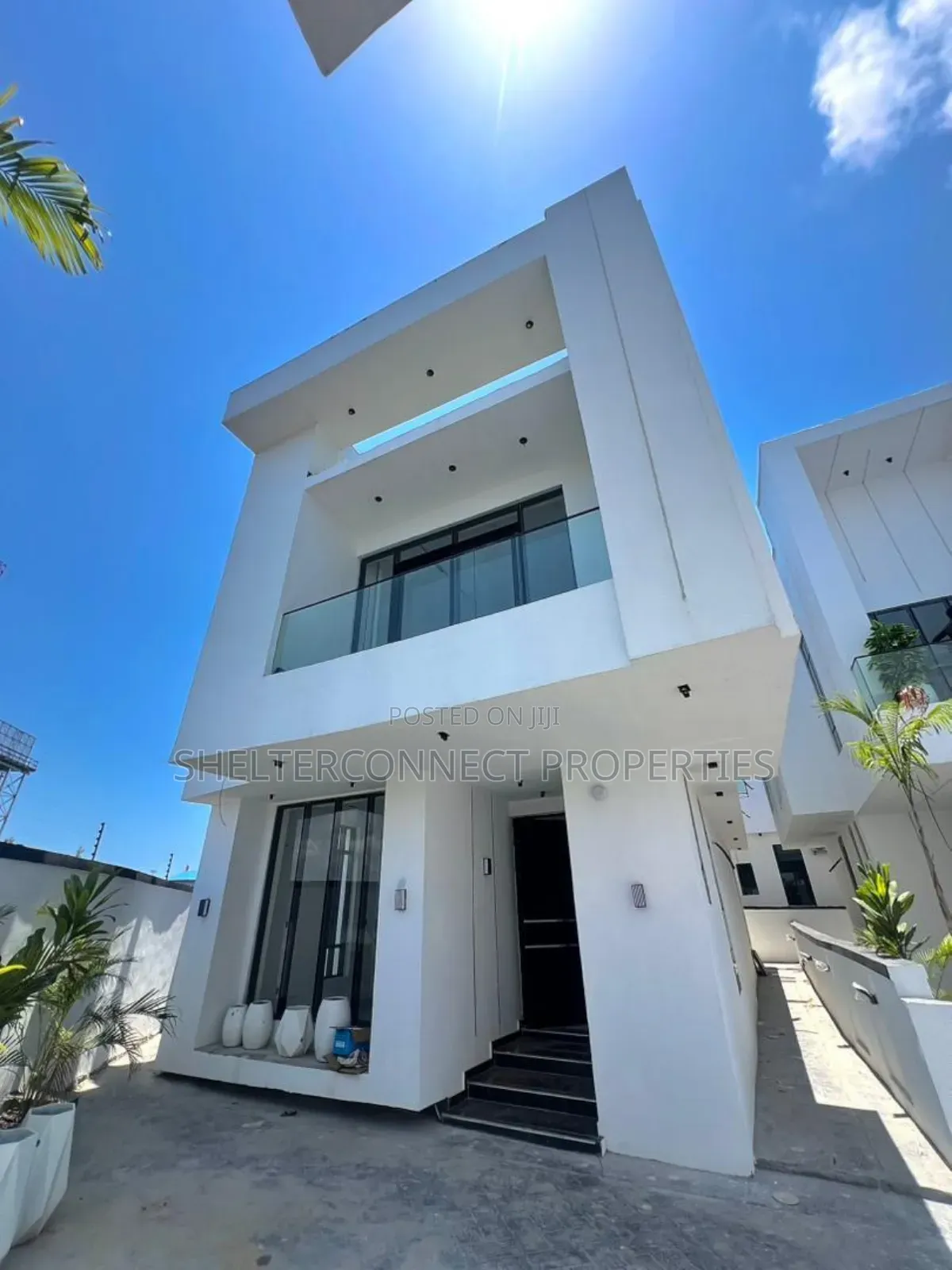 5bdrm Duplex in Chevron for sale in Chevron