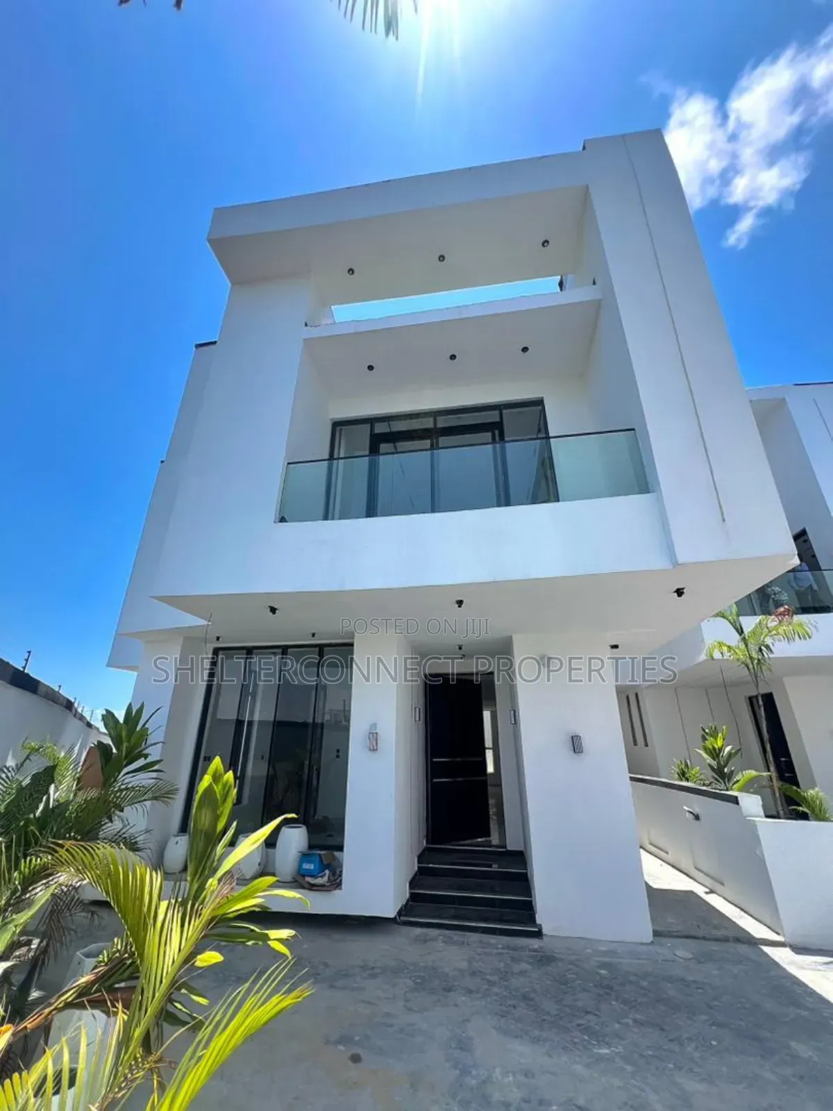 5bdrm Duplex in Chevron for sale in Chevron