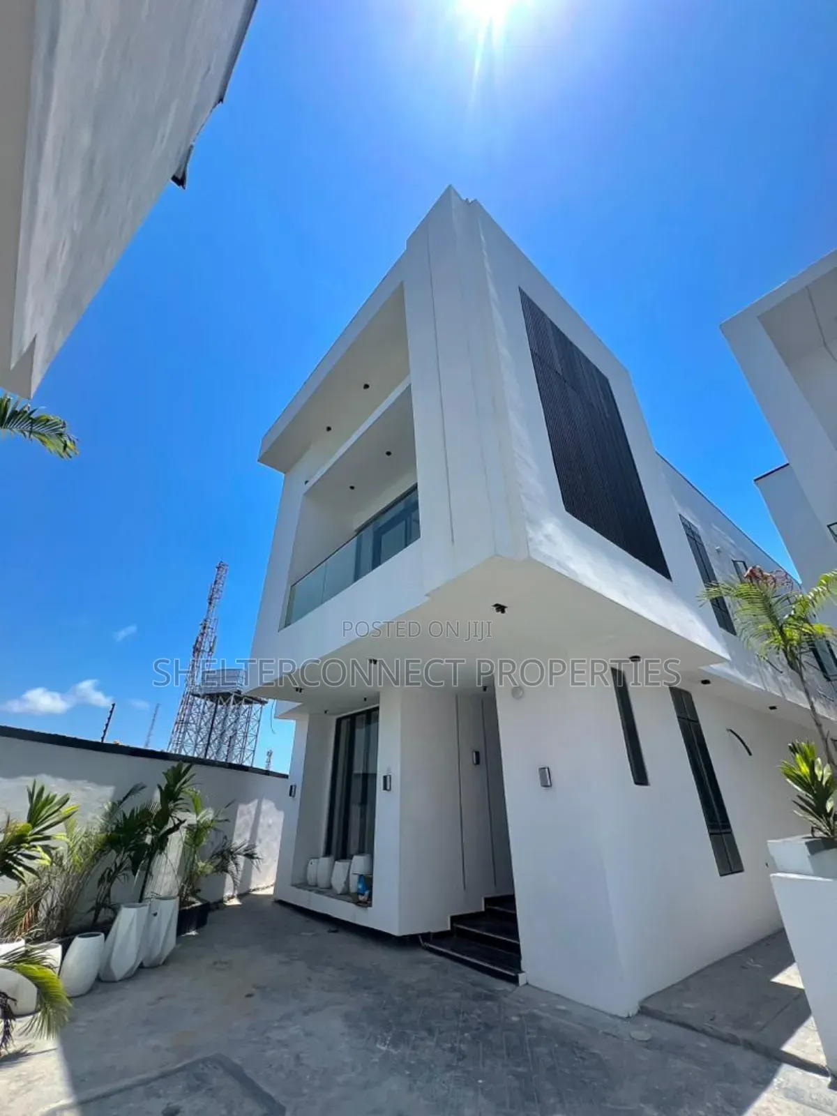 5bdrm Duplex in Chevron for sale in Chevron