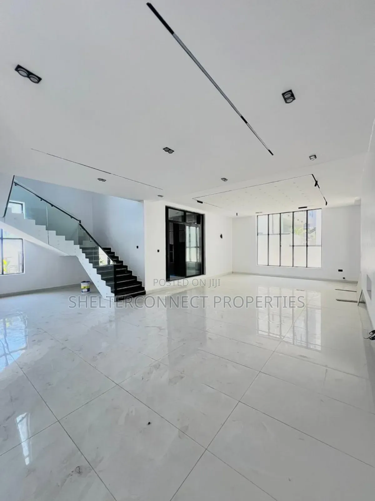 5bdrm Duplex in Chevron for sale in Chevron