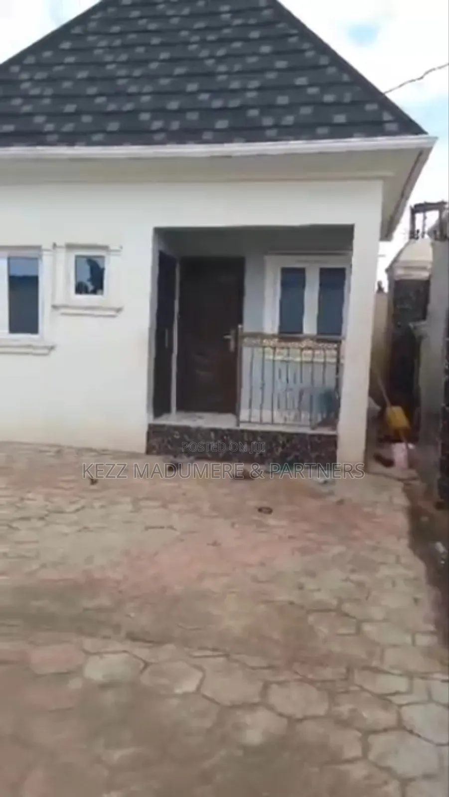 6bdrm Block of Flats in Umuoba, Uratta for sale in Owerri