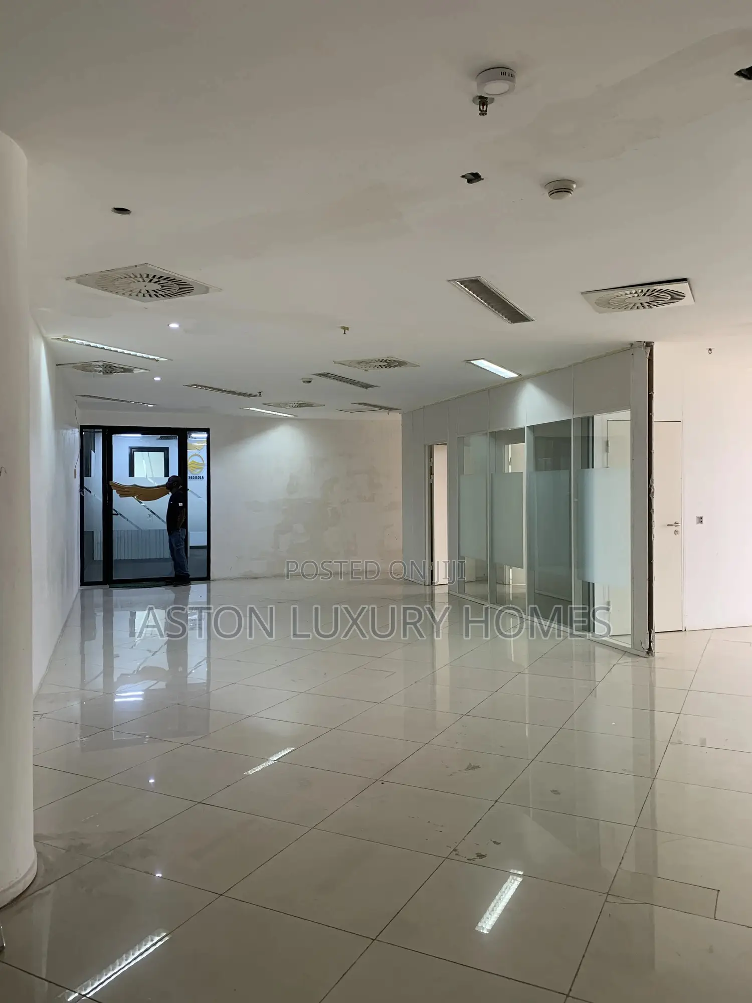 147sqm Modern and Spacious Workspace in Central Business District