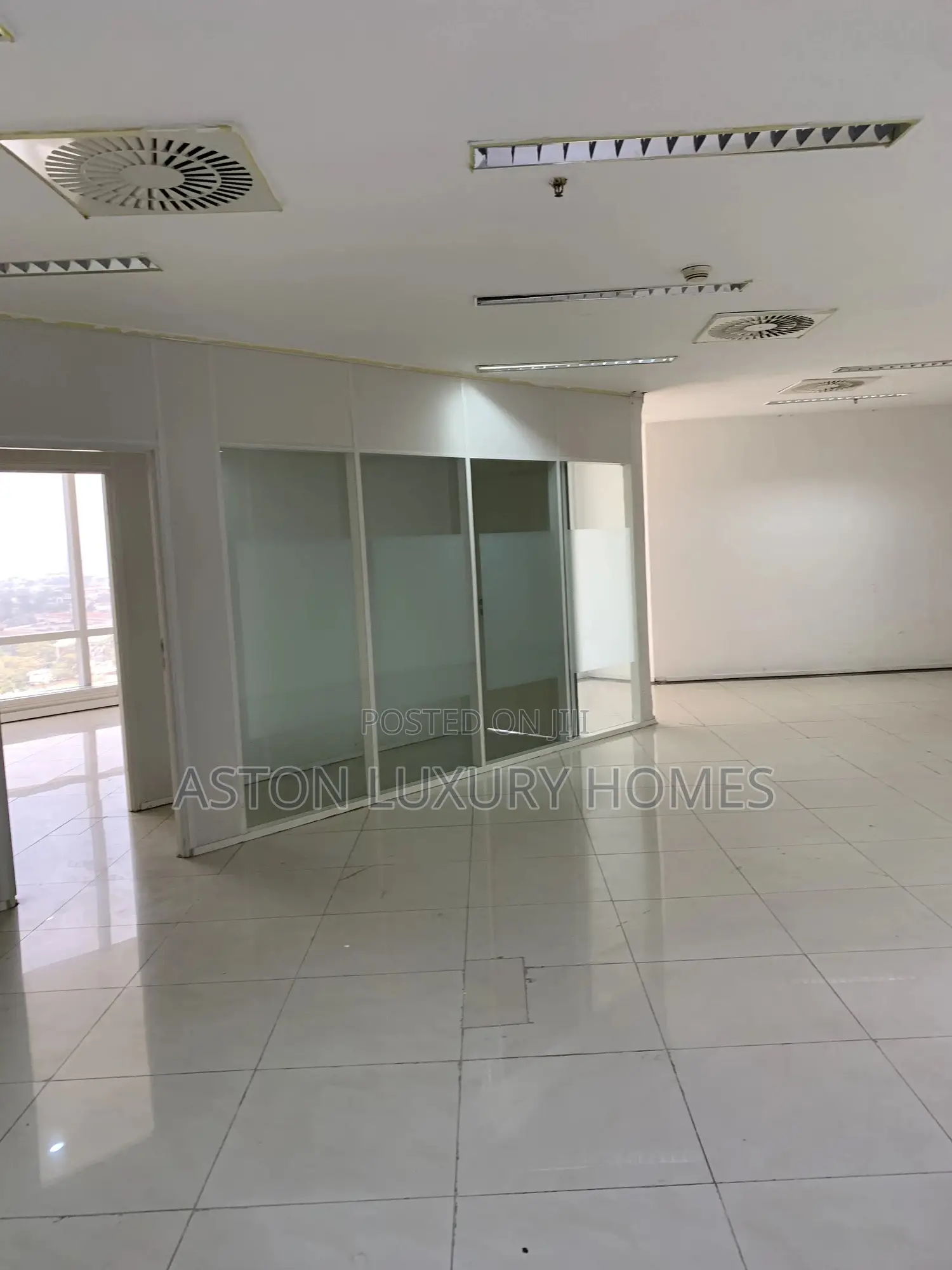 147sqm Modern and Spacious Workspace in Central Business District