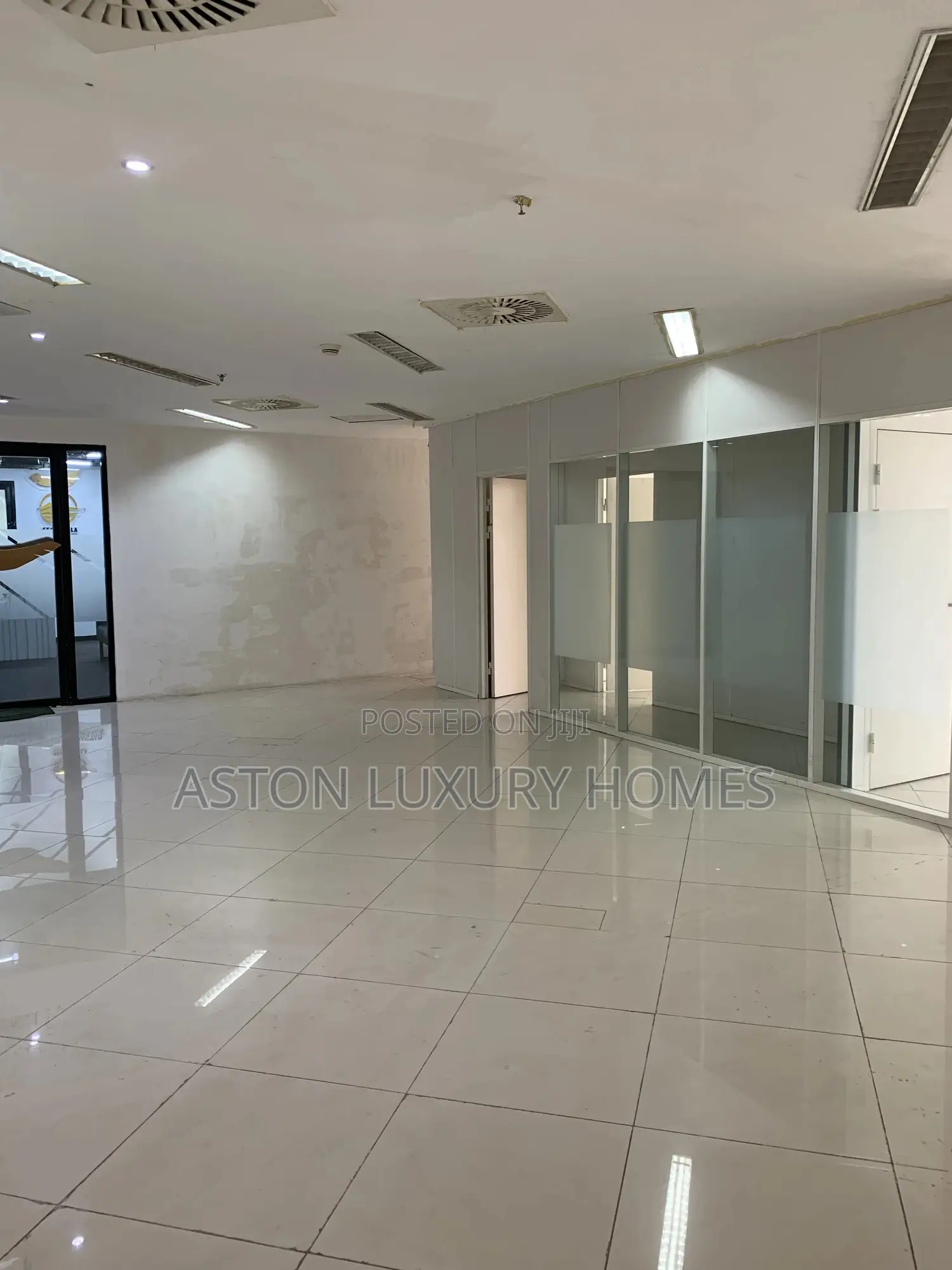 147sqm Modern and Spacious Workspace in Central Business District