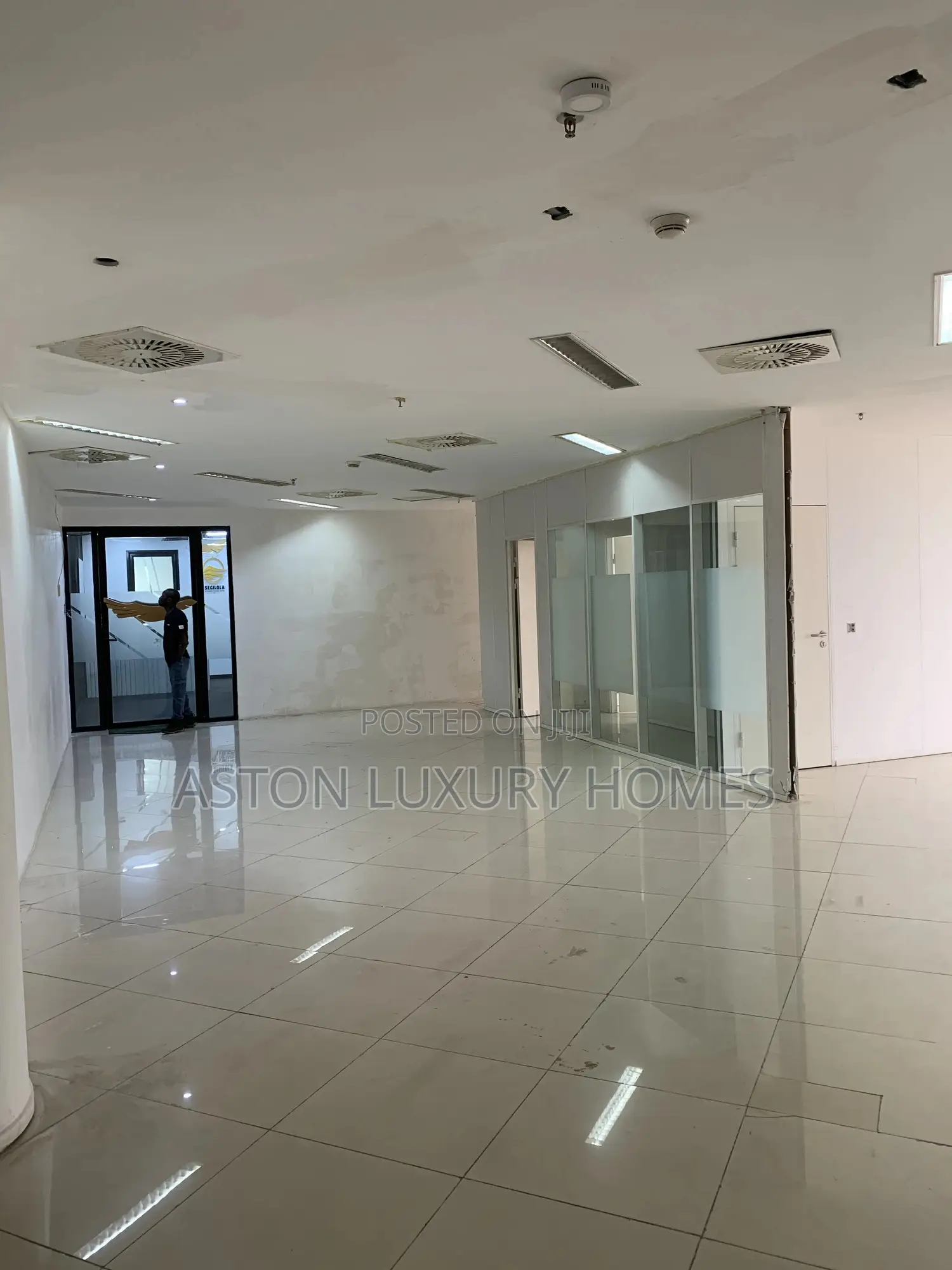147sqm Modern and Spacious Workspace in Central Business District