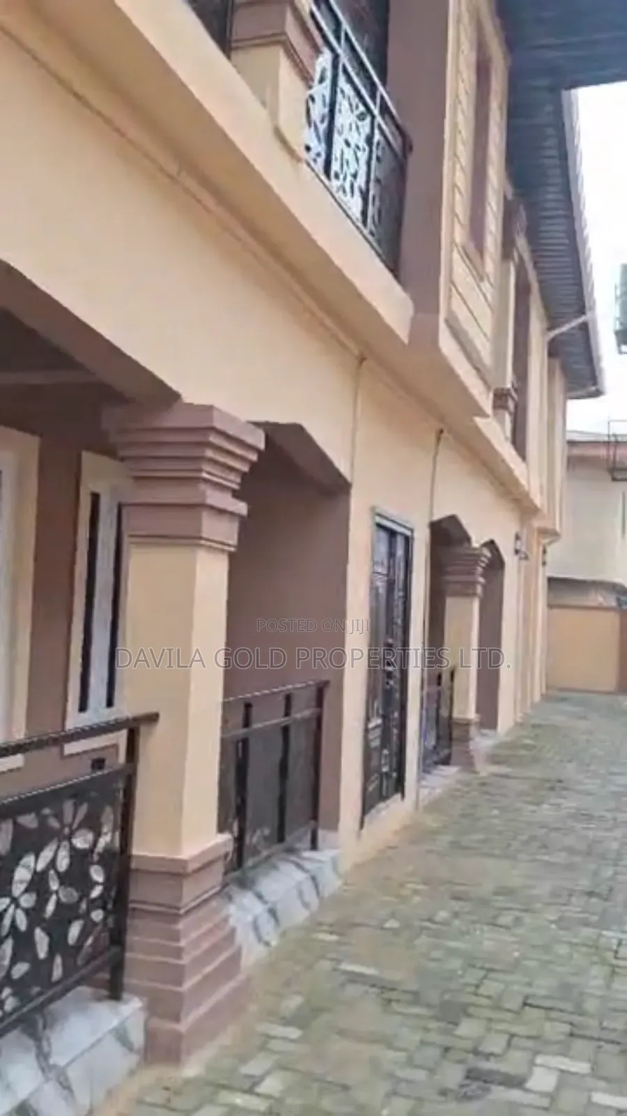 12bdrm Block of Flats in Benin City for sale in Benin City