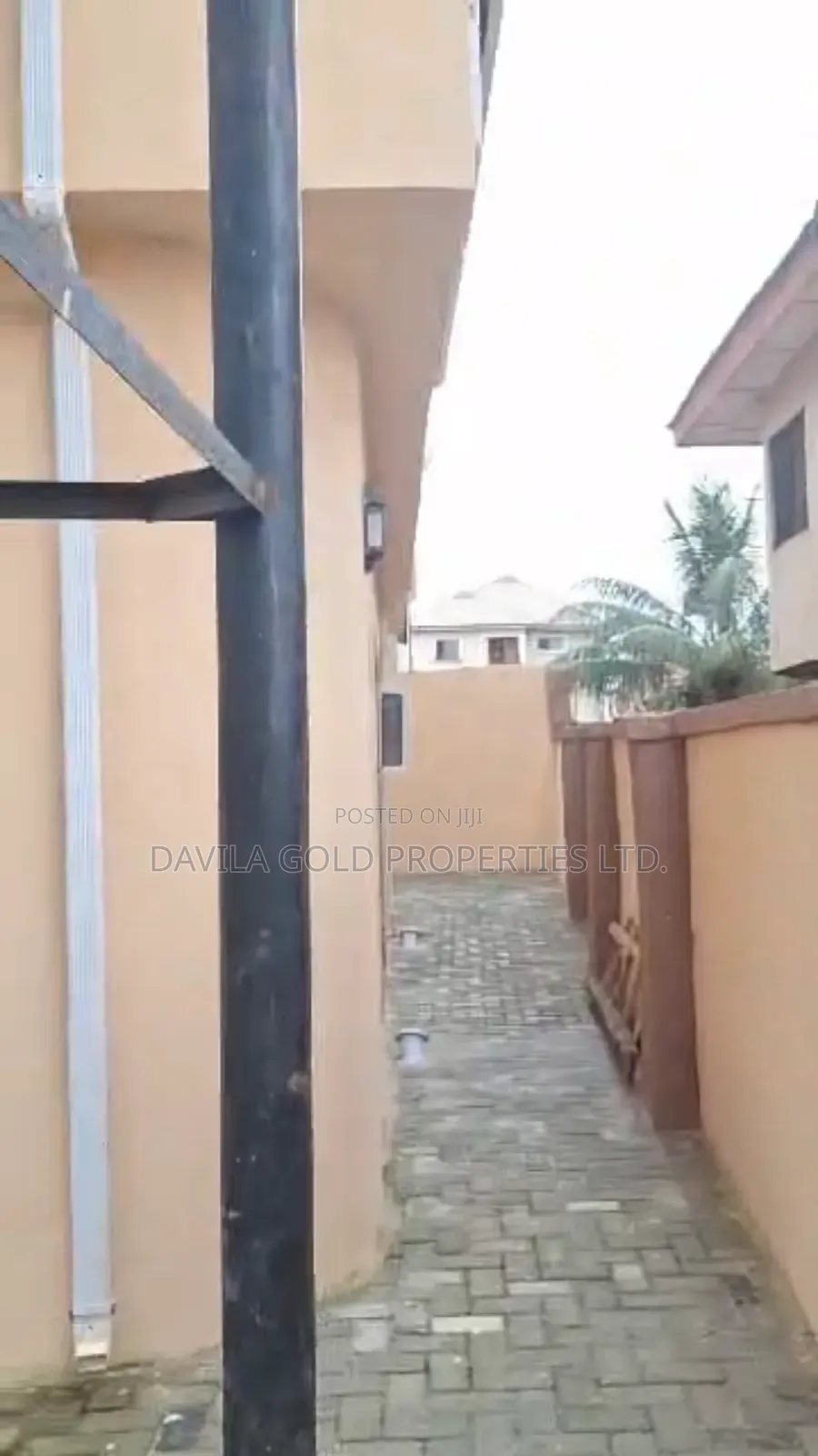 12bdrm Block of Flats in Benin City for sale in Benin City