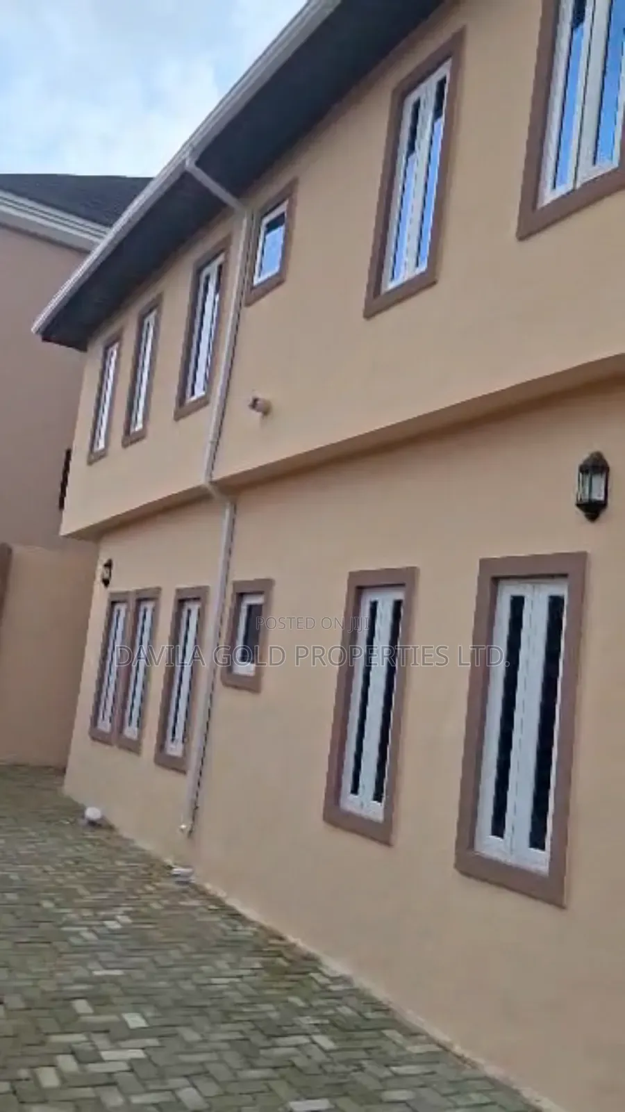 12bdrm Block of Flats in Benin City for sale in Benin City