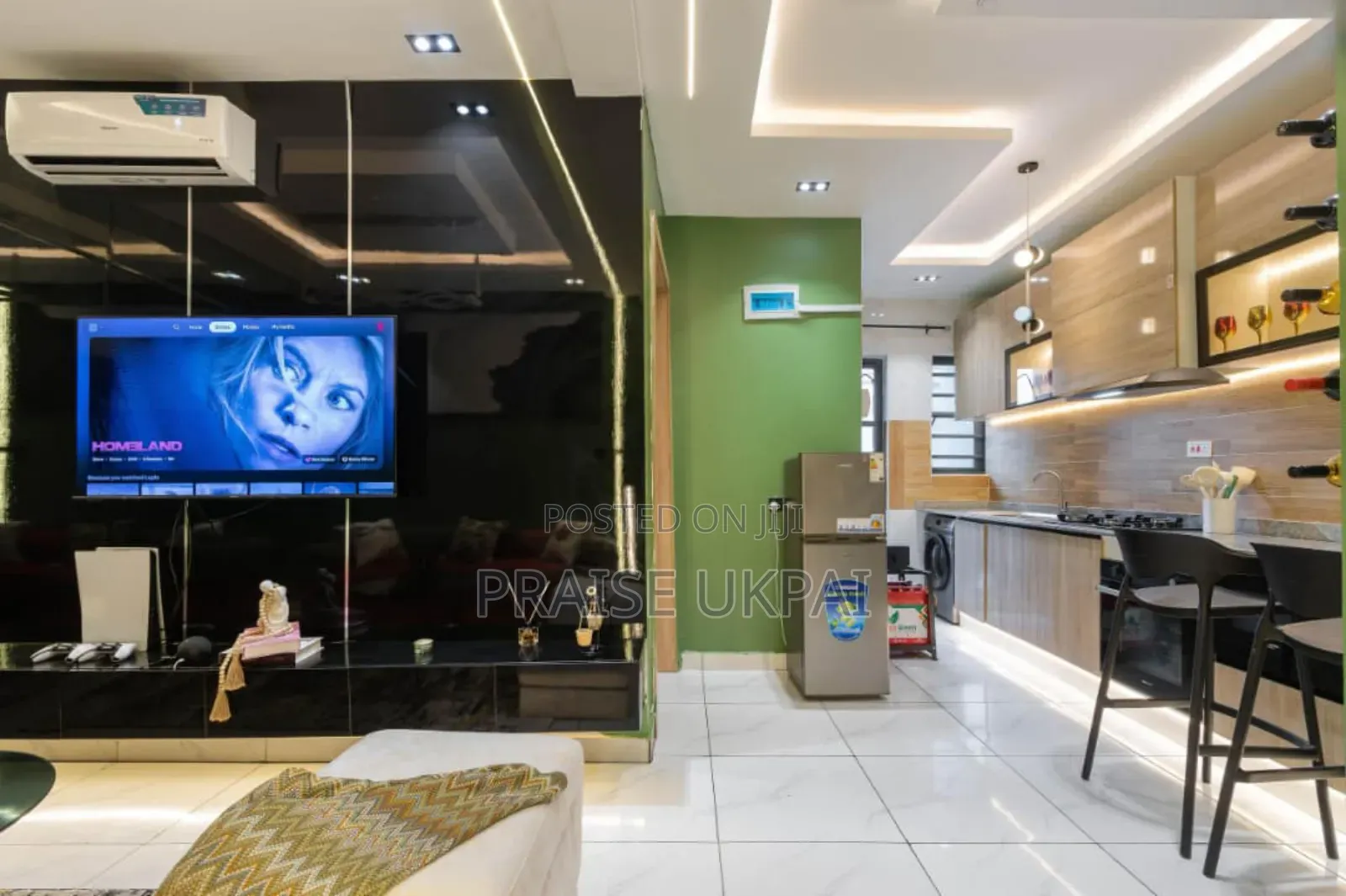 One Bedroom Apartment With Ps 5 and Ceiling Mirror in Ologolo