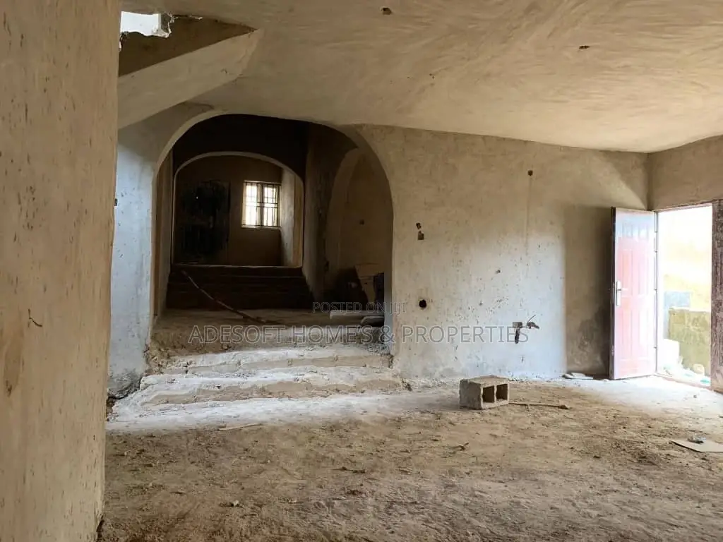 7bdrm Duplex in Ire Akari Estate, for sale in Soka