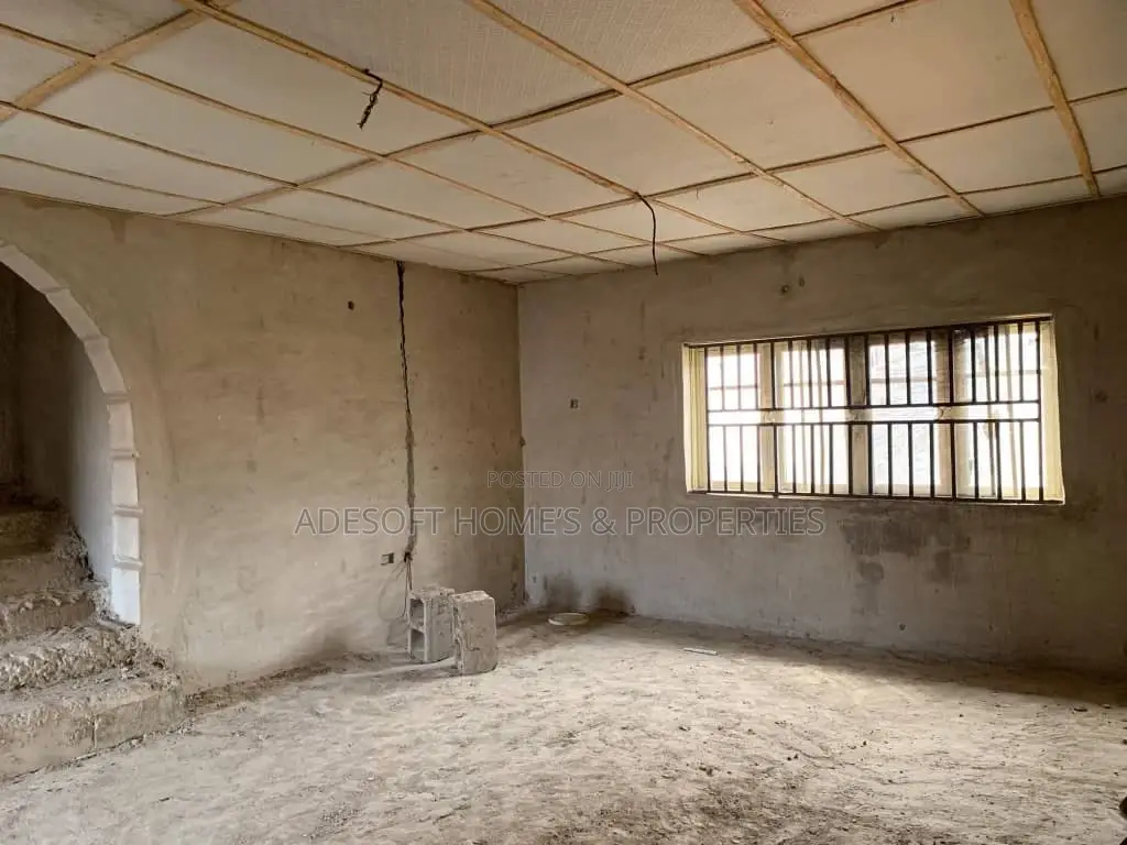 7bdrm Duplex in Ire Akari Estate, for sale in Soka