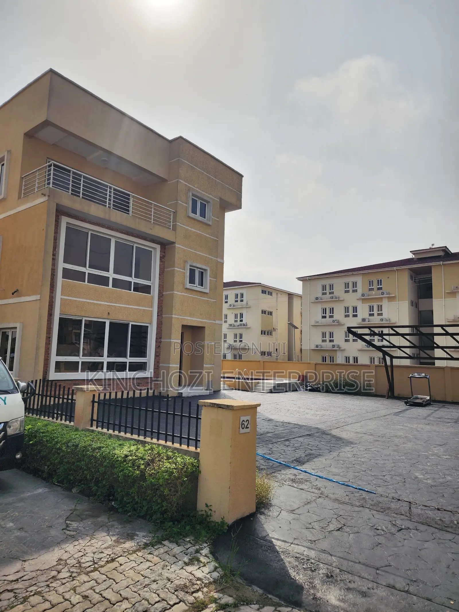5bdrm Duplex in Western Foreshore for sale in Osapa london