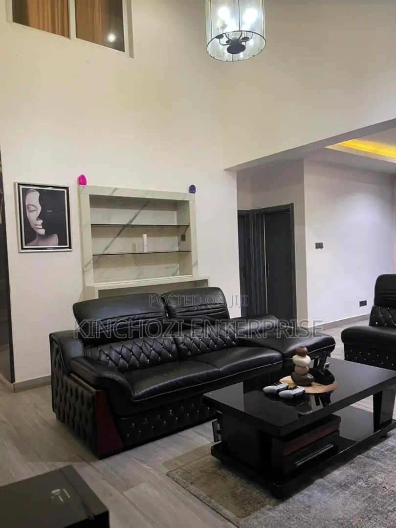3bdrm Penthouse in Cardogan Estate for sale in Osapa london
