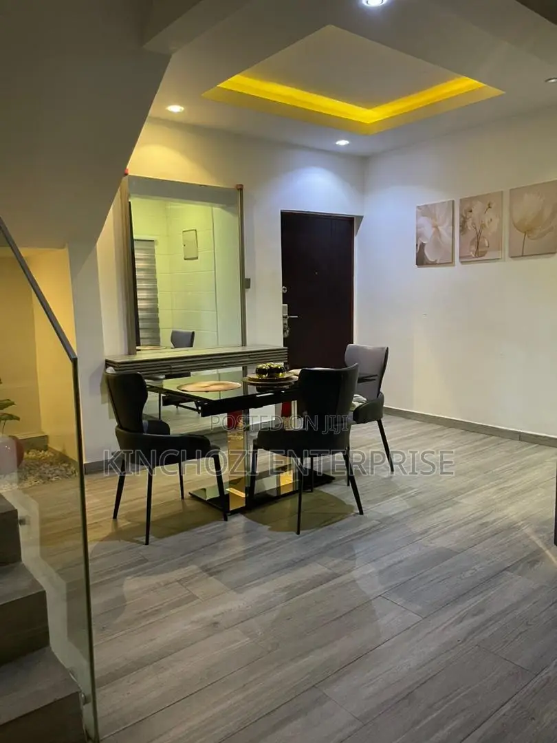 3bdrm Penthouse in Cardogan Estate for sale in Osapa london