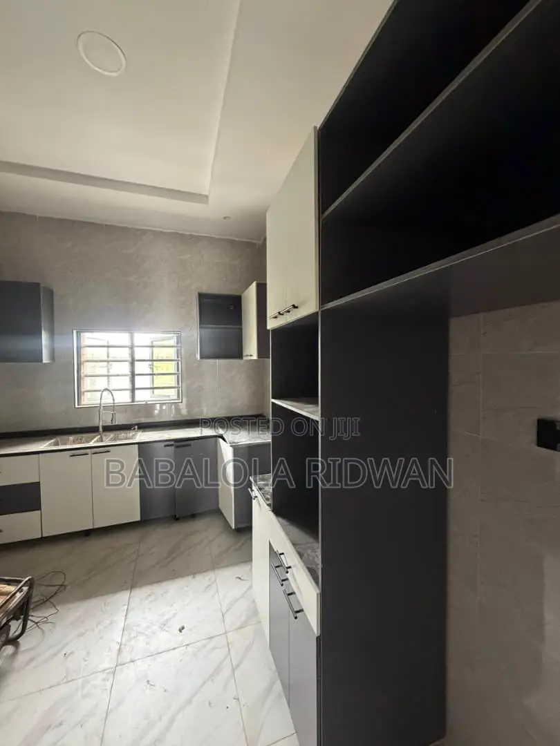 4bdrm Duplex in Akala Express for sale in Akala Express