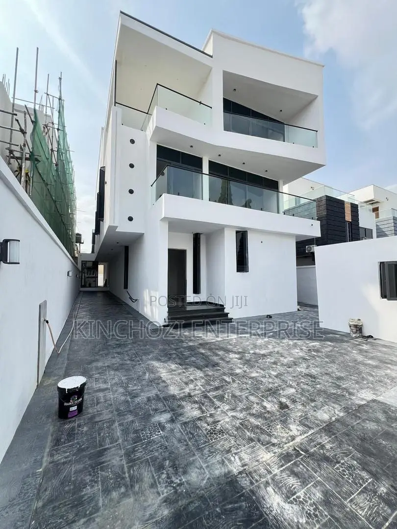5bdrm Duplex in Lekki Phase 1 for sale in Lekki Phase 1