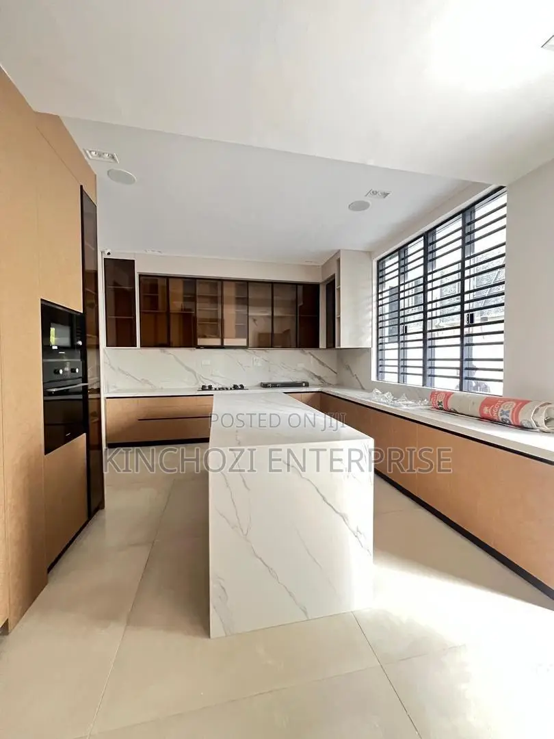 5bdrm Duplex in Lekki Phase 1 for sale in Lekki Phase 1