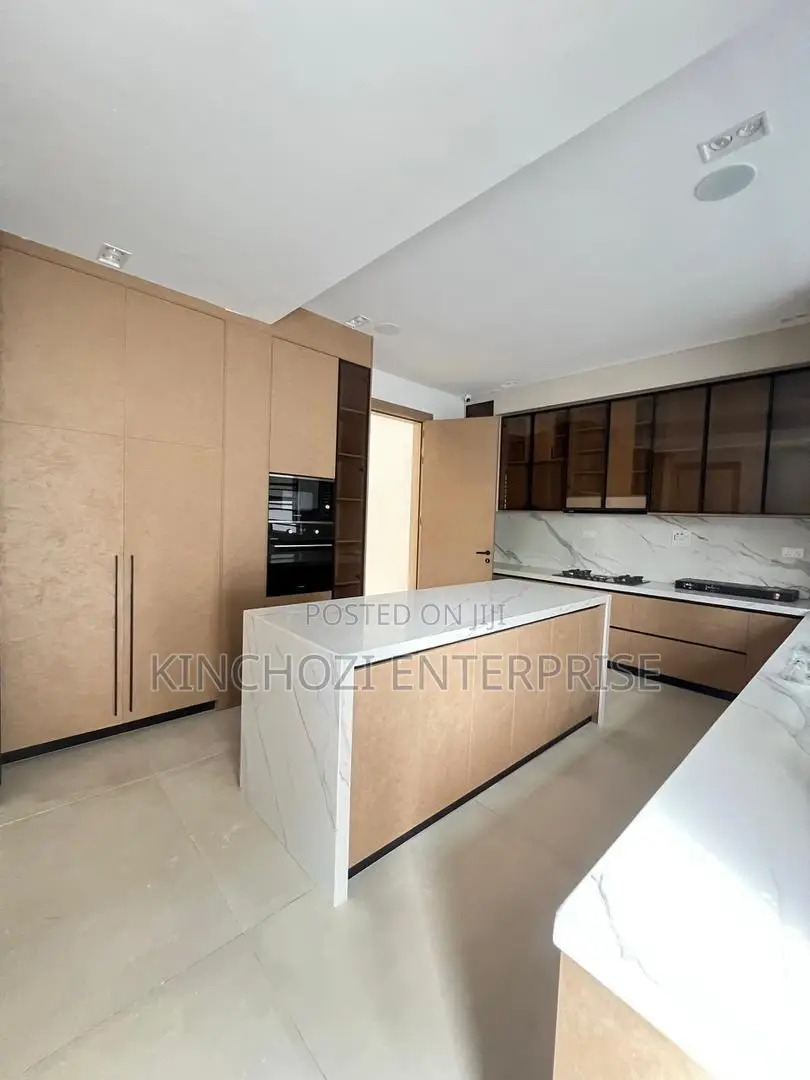 5bdrm Duplex in Lekki Phase 1 for sale in Lekki Phase 1