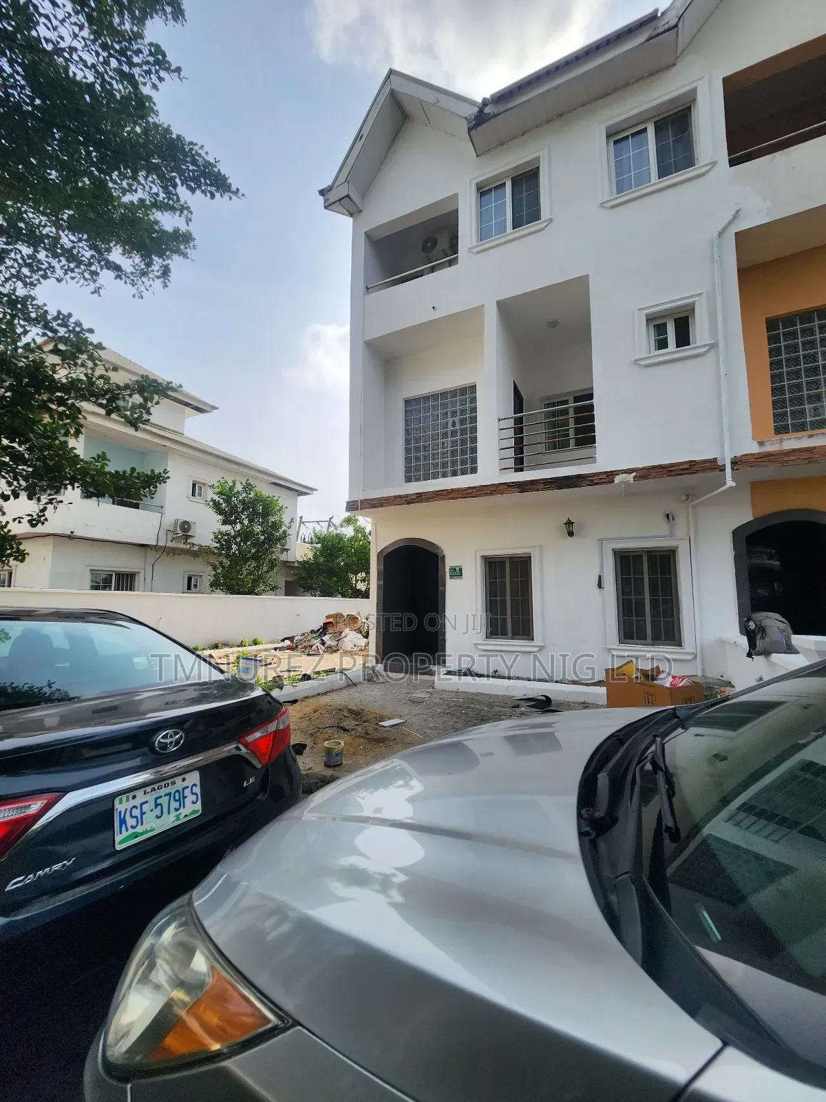 Studio Apartment in Chevron Leki for rent in Chevron
