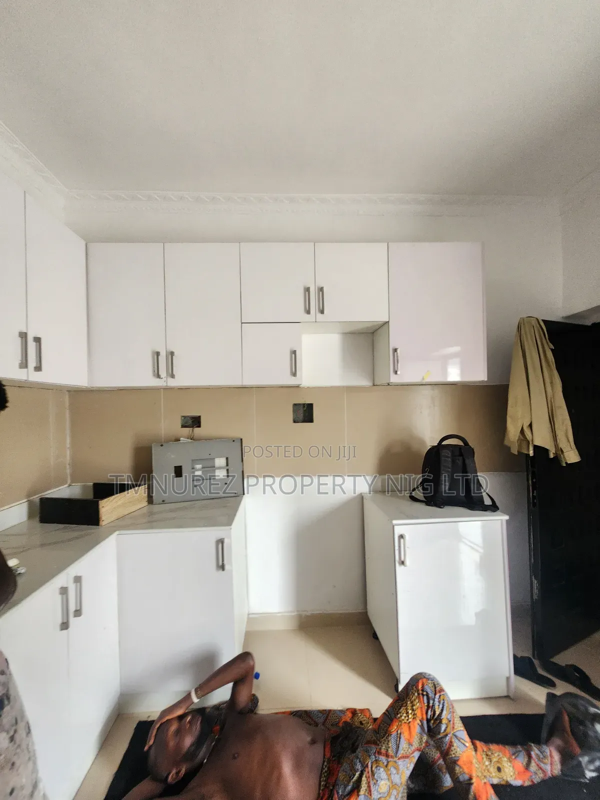 Studio Apartment in Chevron Leki for rent in Chevron