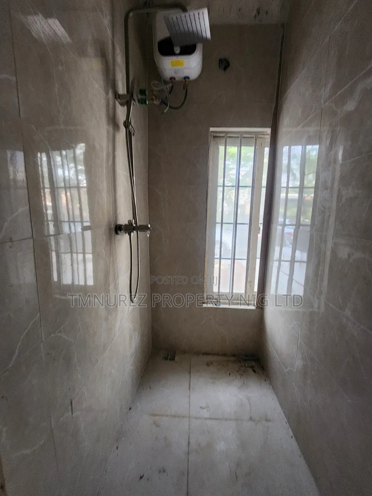 Studio Apartment in Chevron Leki for rent in Chevron