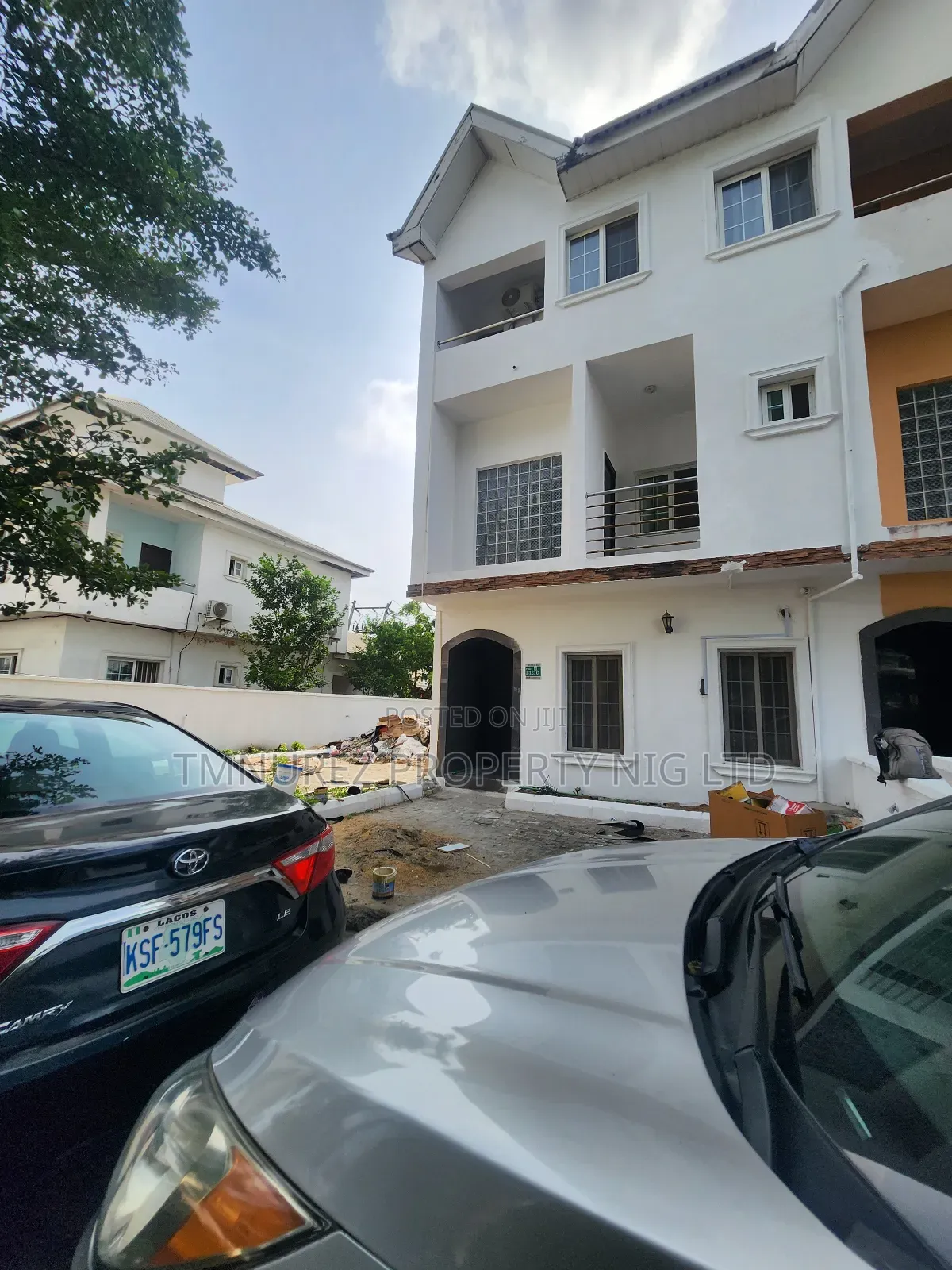 Mini Flat in Chevron for rent in Chevron