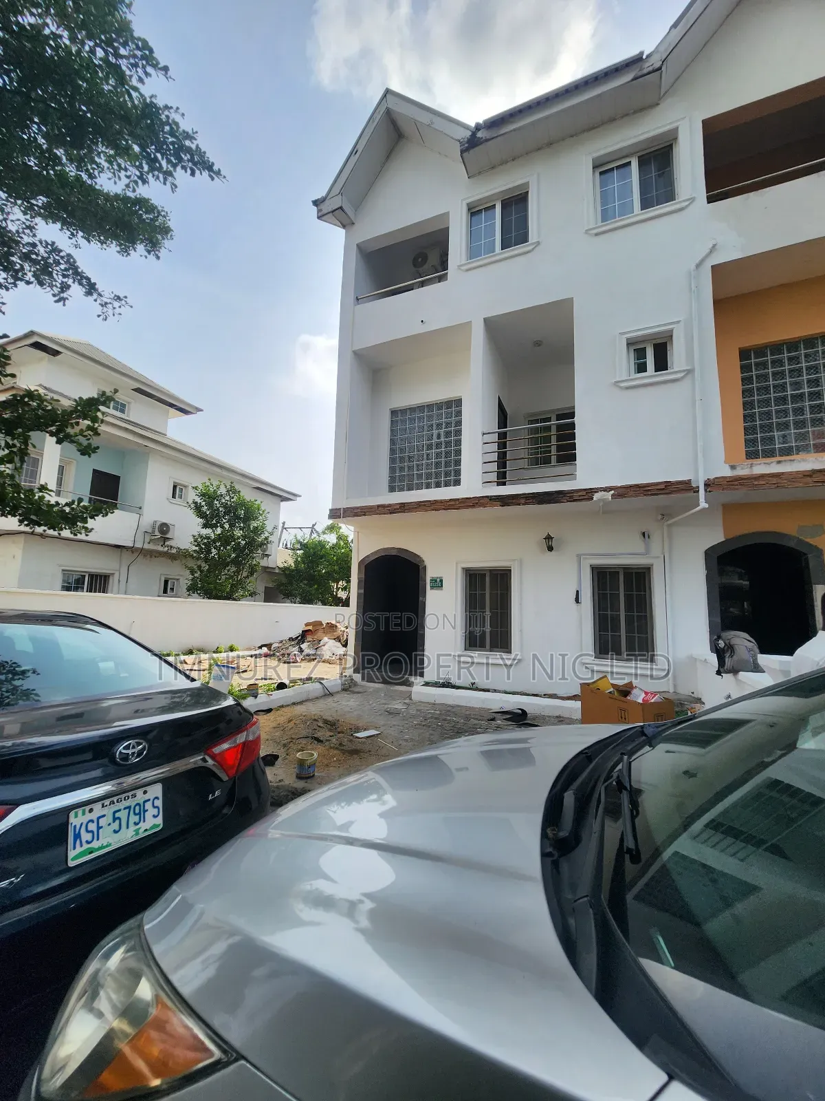 Mini Flat in Chevron for rent in Chevron
