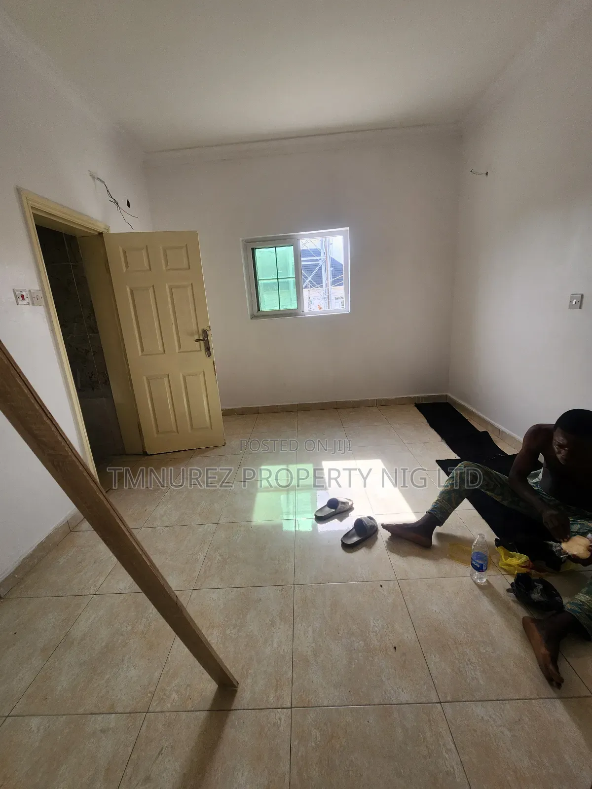 Mini Flat in Chevron for rent in Chevron