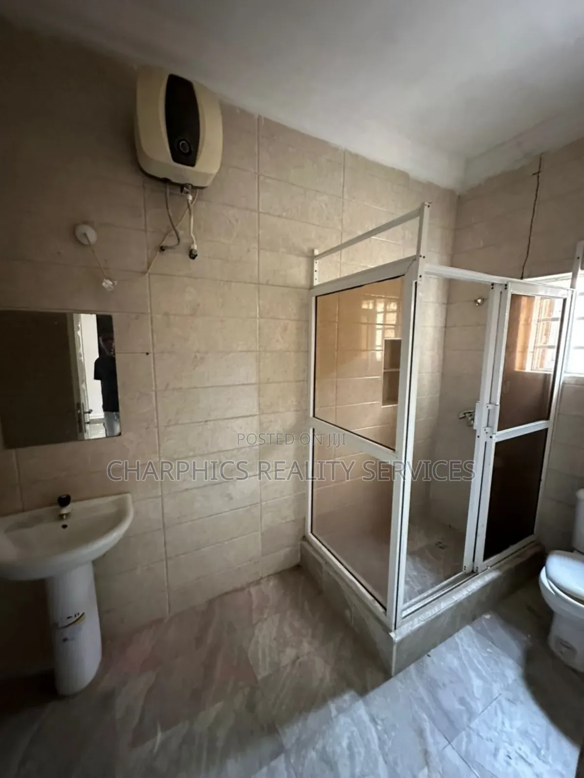 ‎ ‎Large 3 Bedroom Flat, Ologolo Lekki. ‎ in Ologolo