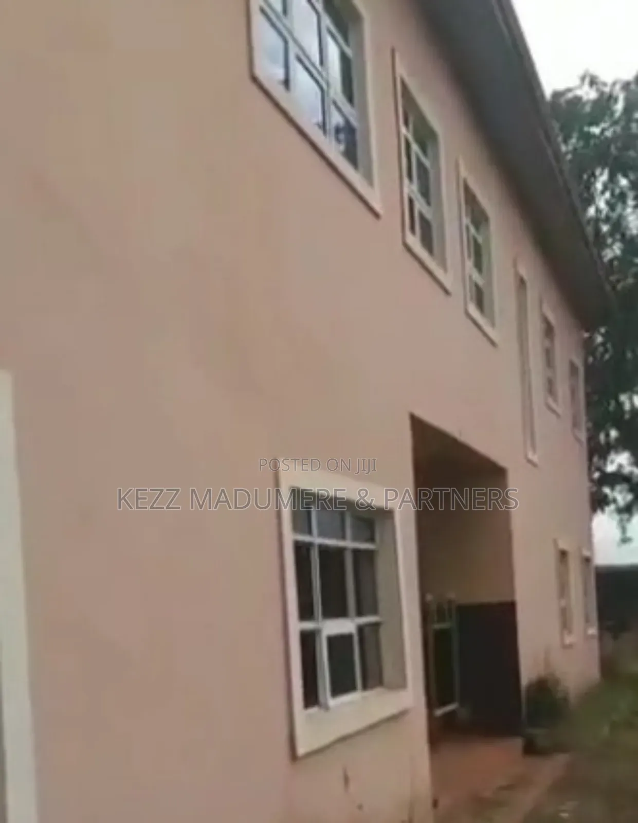 For Sale : Non Functional School at Premier Layout, Enugu in Enugu