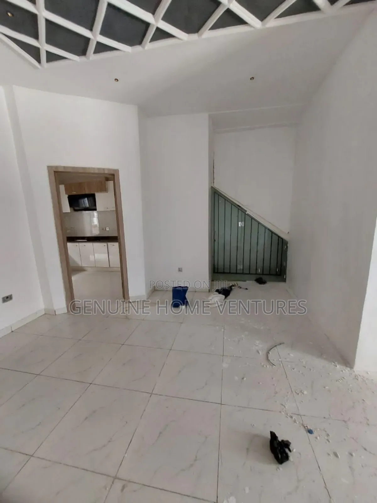 Mini Flat in Orchid, Chevron for rent in Chevron