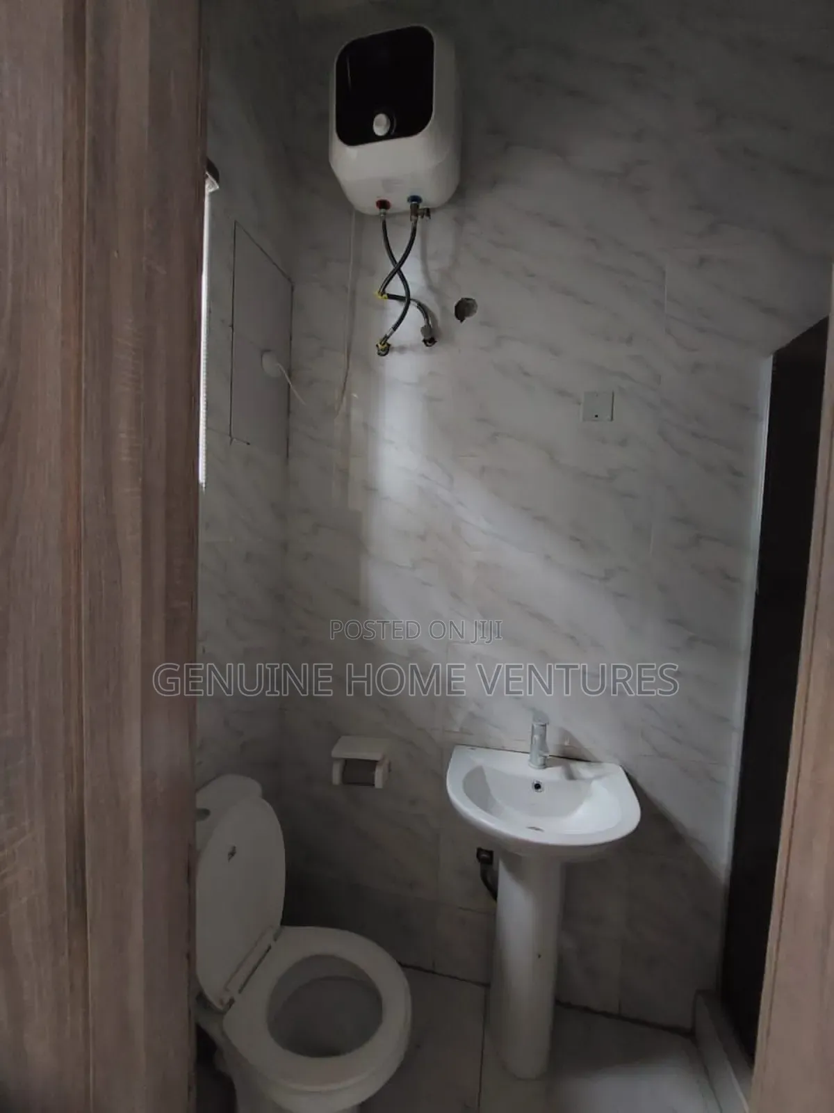 Mini Flat in Orchid, Chevron for rent in Chevron