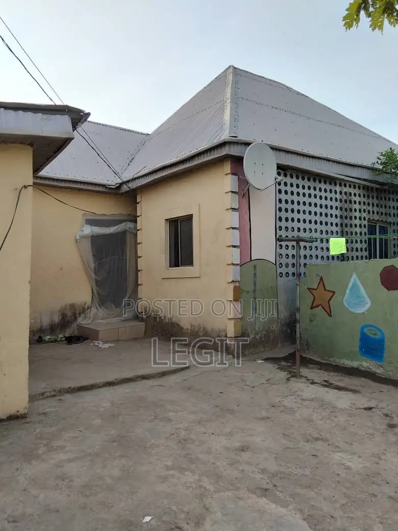 3bdrm Bungalow in Lugbe District for sale in Lugbe District