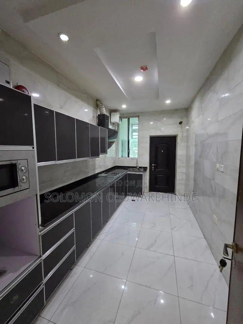 3bdrm Apartment in Adeniyi Jones, Ikeja for sale in Ikeja