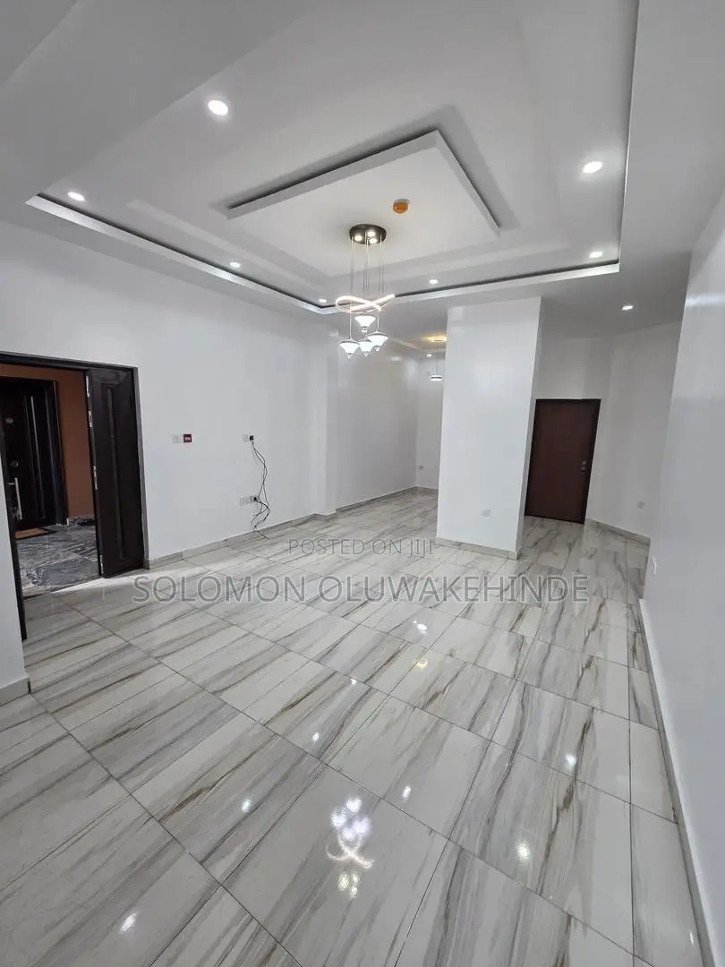 3bdrm Apartment in Adeniyi Jones, Ikeja for sale in Ikeja