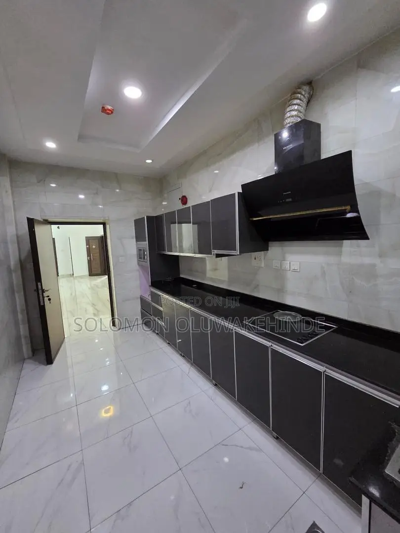 3bdrm Apartment in Adeniyi Jones, Ikeja for sale in Ikeja