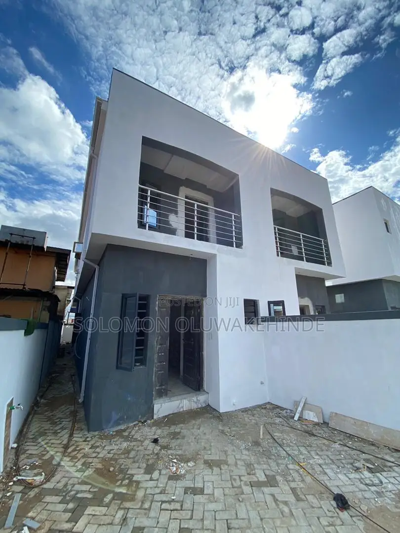 3bdrm Duplex in Olowora, Magodo for sale in Magodo