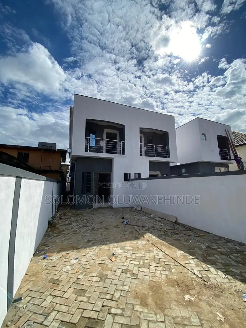 3bdrm Duplex in Olowora, Magodo for sale in Magodo