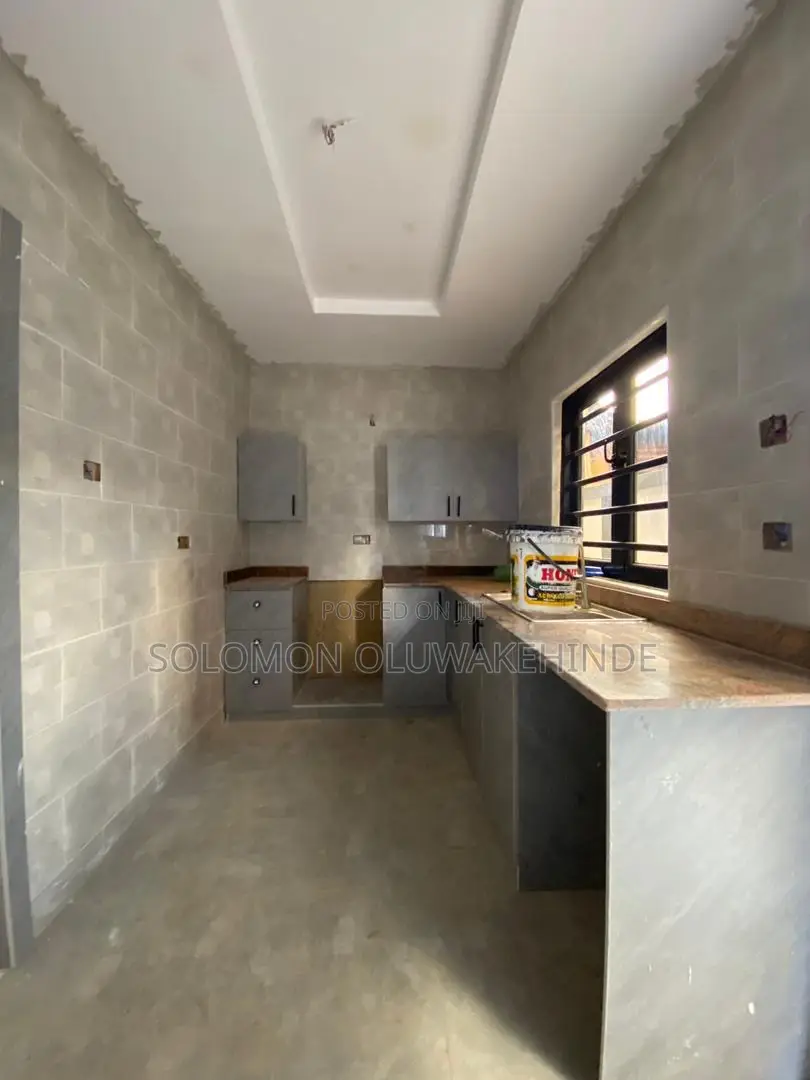 3bdrm Duplex in Olowora, Magodo for sale in Magodo