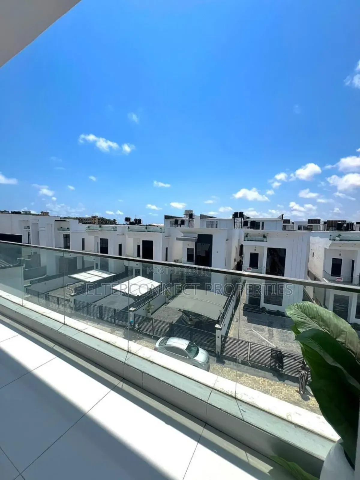 6bdrm Duplex in Chevron for sale in Chevron