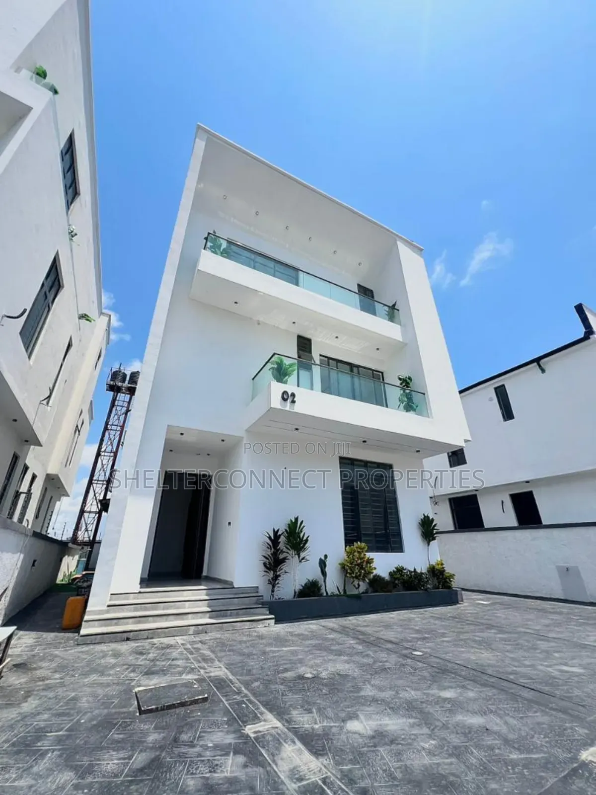 6bdrm Duplex in Chevron for sale in Chevron