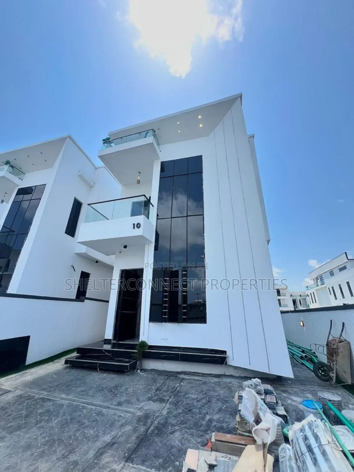 5bdrm Duplex in Chevron for sale in Chevron
