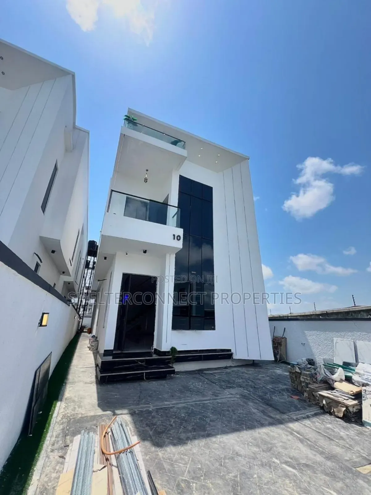 5bdrm Duplex in Chevron for sale in Chevron