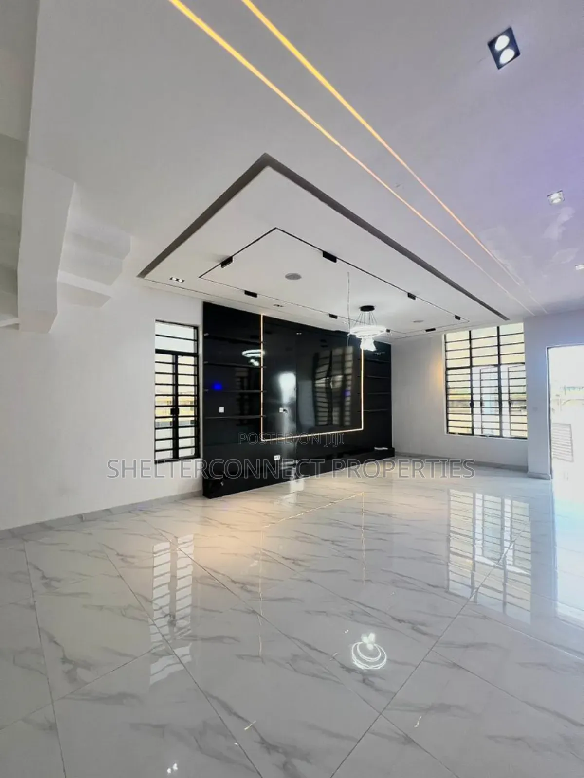 5bdrm Duplex in Chevron for sale in Chevron