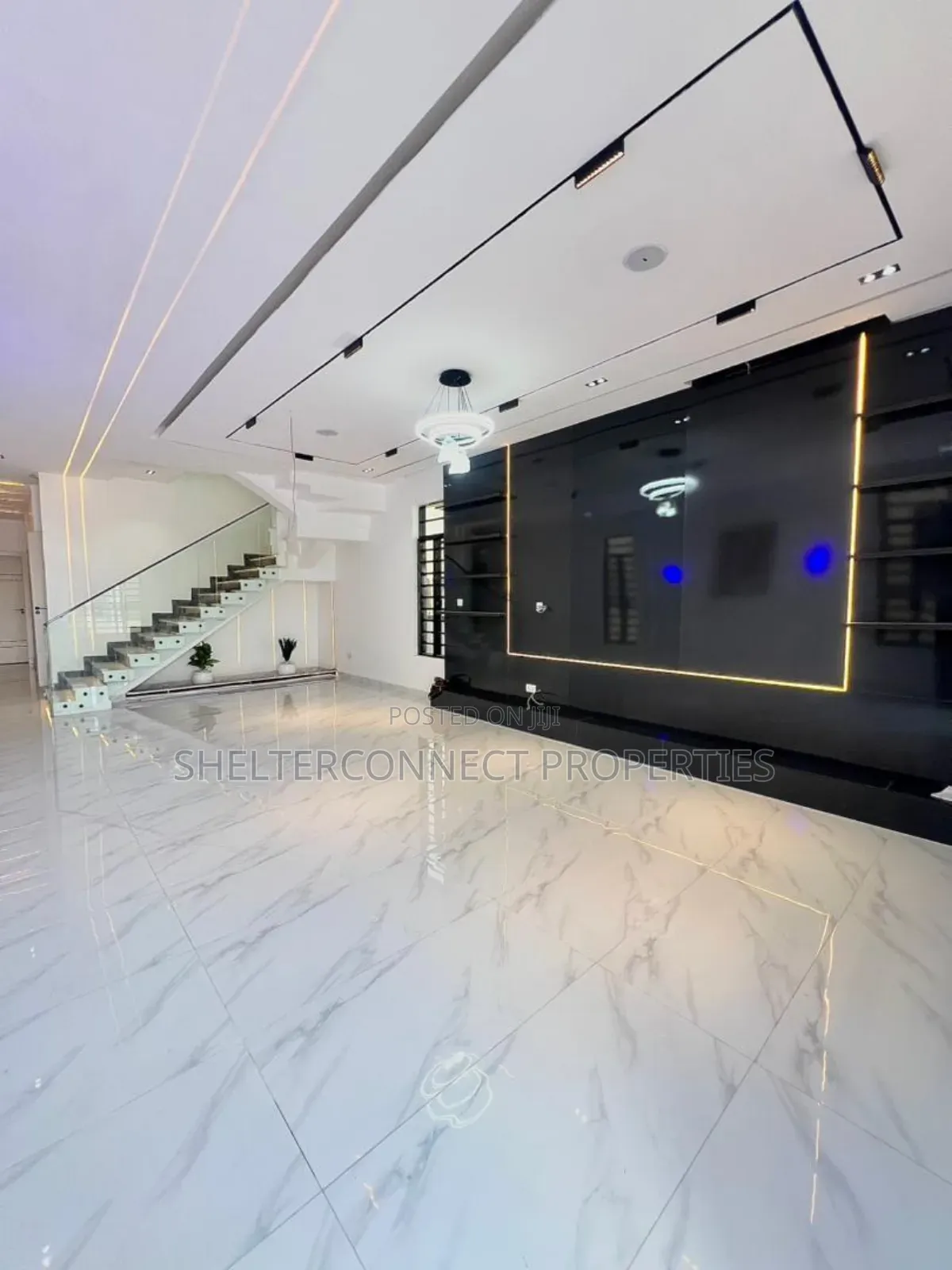 5bdrm Duplex in Chevron for sale in Chevron
