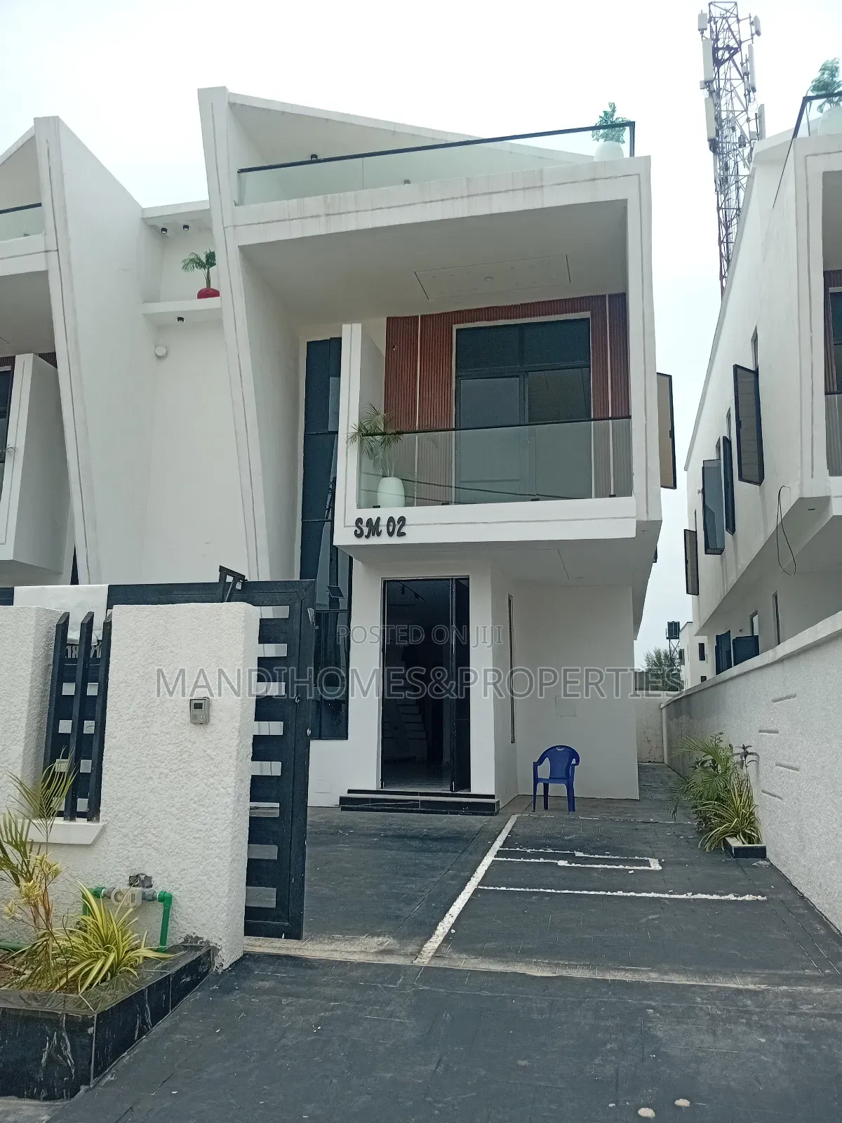 4bdrm Duplex in Ikota for sale in Ikota