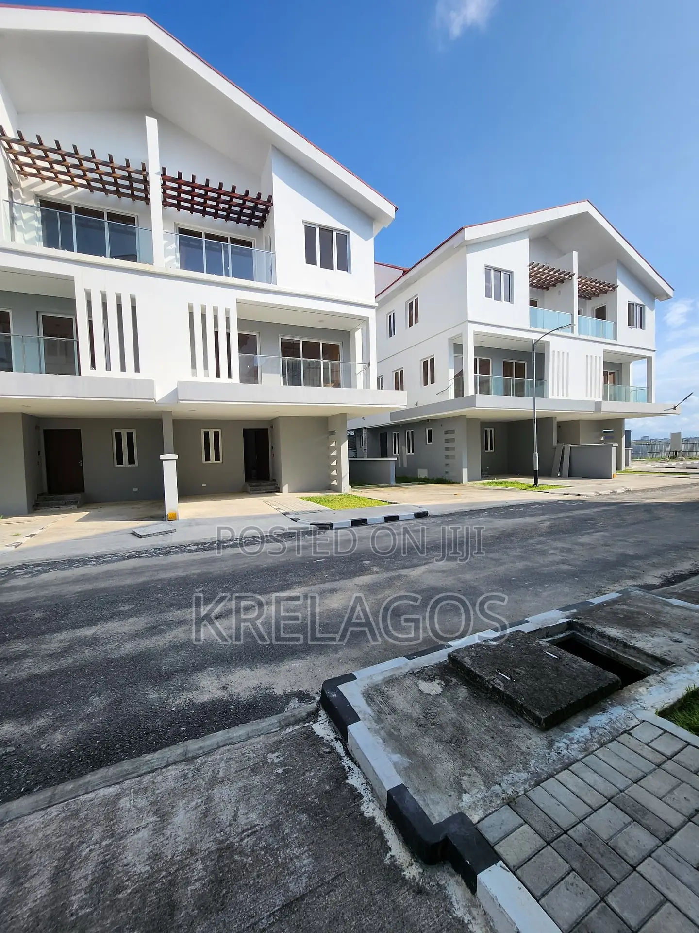 4bdrm Duplex in Chevron for rent in Chevron