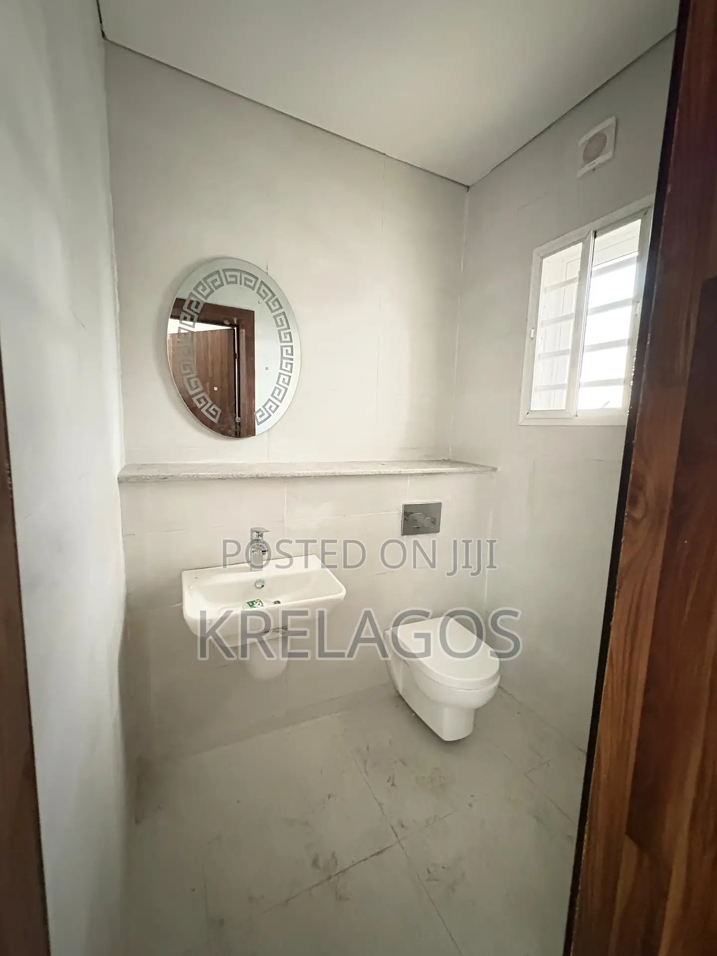 4bdrm Duplex in Chevron for rent in Chevron
